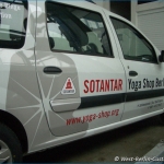Fahrzeugbeschriftung - Dacia Logan - Yoga Shop - 03