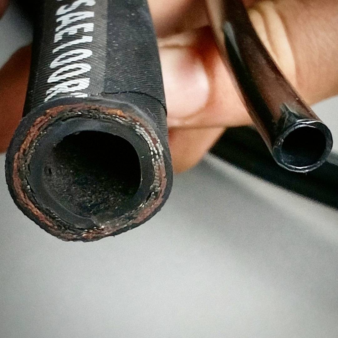 Just a little hose comparison. A common airride hose for pressure up to 40bar (~580psi) on the right and our serious hose (up to 3500psi) on the left. We don’t expect to expand this hose anytime