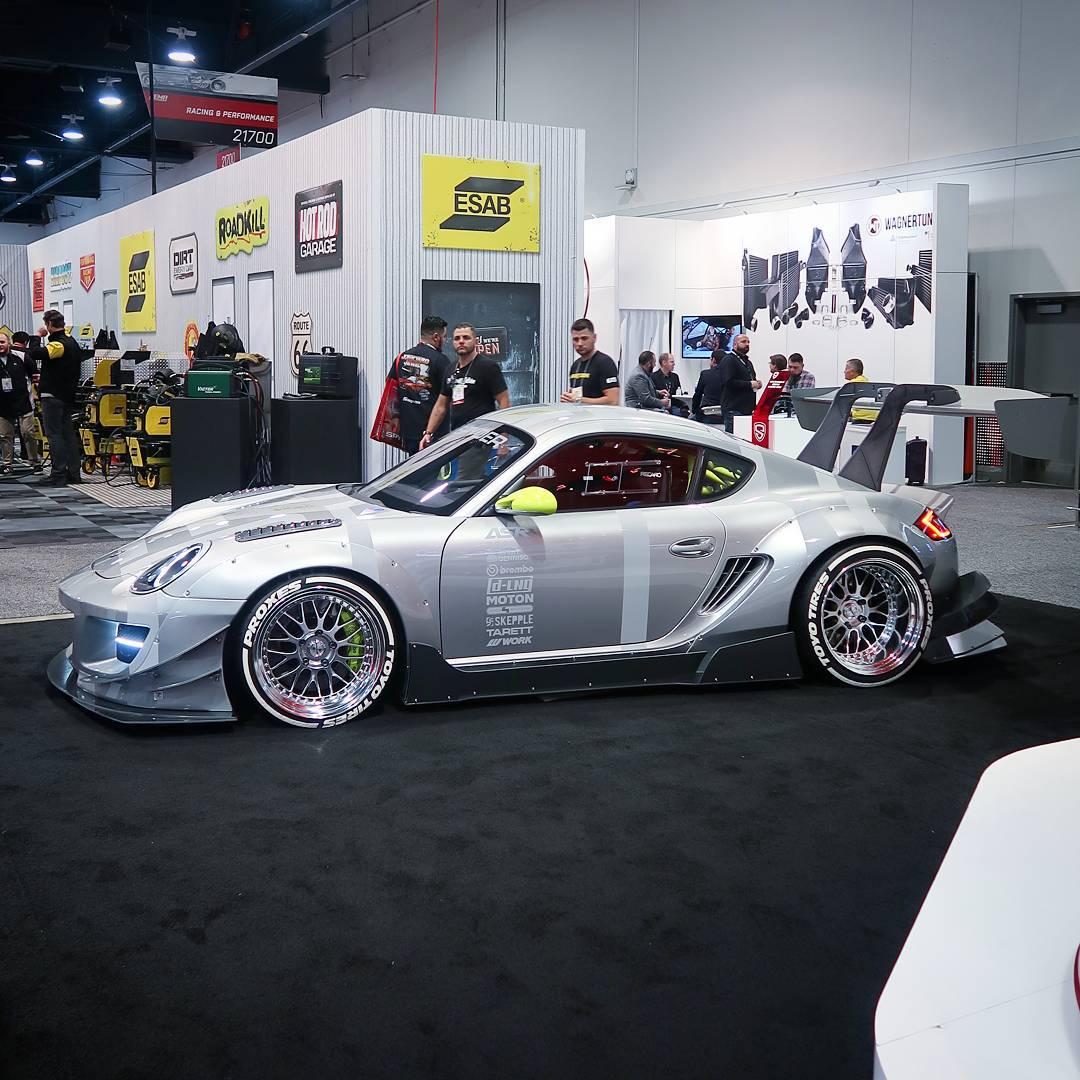 Grüße von der SEMA 2017 mit dem Bild eines voll-verspoilerten Porsche