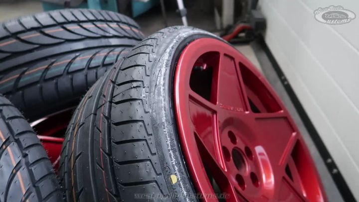 Tire-Stretch : 225mm Reifen auf 9,5Zoll Felgen – so funktioniert es [Video]