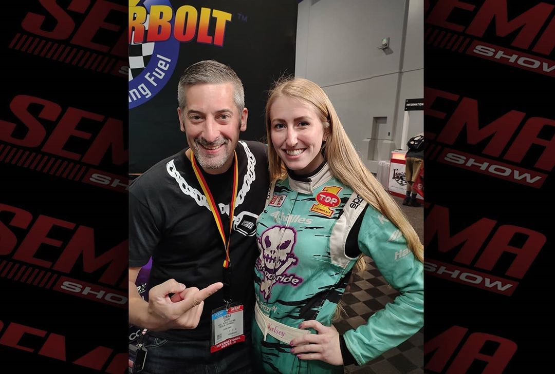 Ladies and Gentlemen: Are your ready to let the clutch jump and start sideways into this Throwback Thursday!? Ok let’s grab the FlyOff: Between Halloween and COVID19 I met this young lady at SEMA2019 and was very impressed by her skills ? (and her age?)! It was really nice to chat a couple minutes. Take care, greetings all the way from Germany! ?

Bei Interesse checkt: @kelseyrowlings