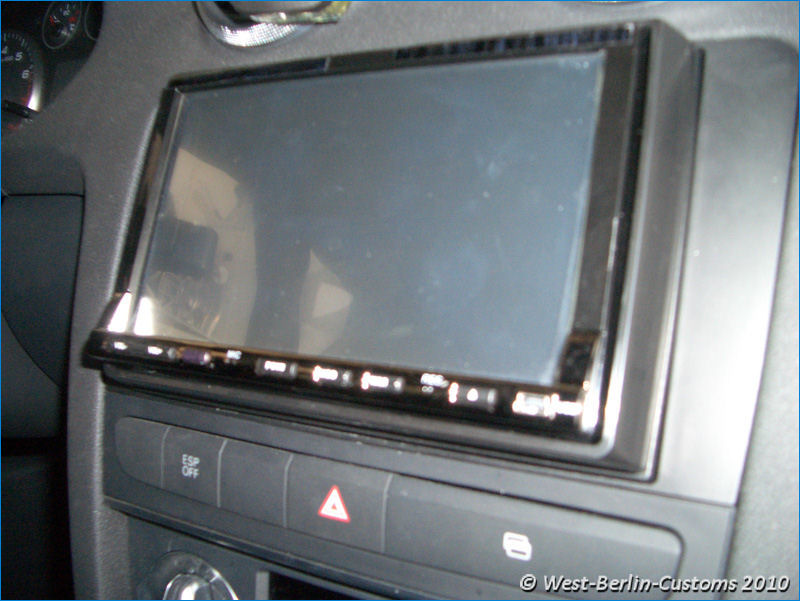 Einbau eines DVD-Radios – Audi 8P