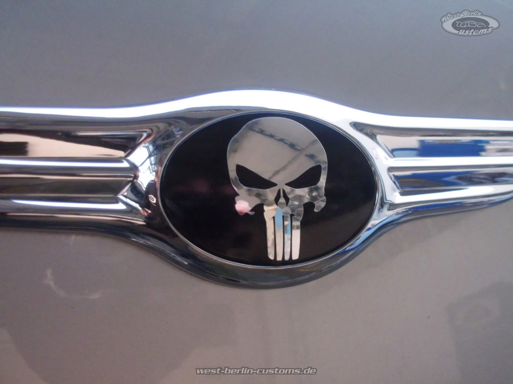 Punisher Dekor als kleines Detail am Chrysler 300C